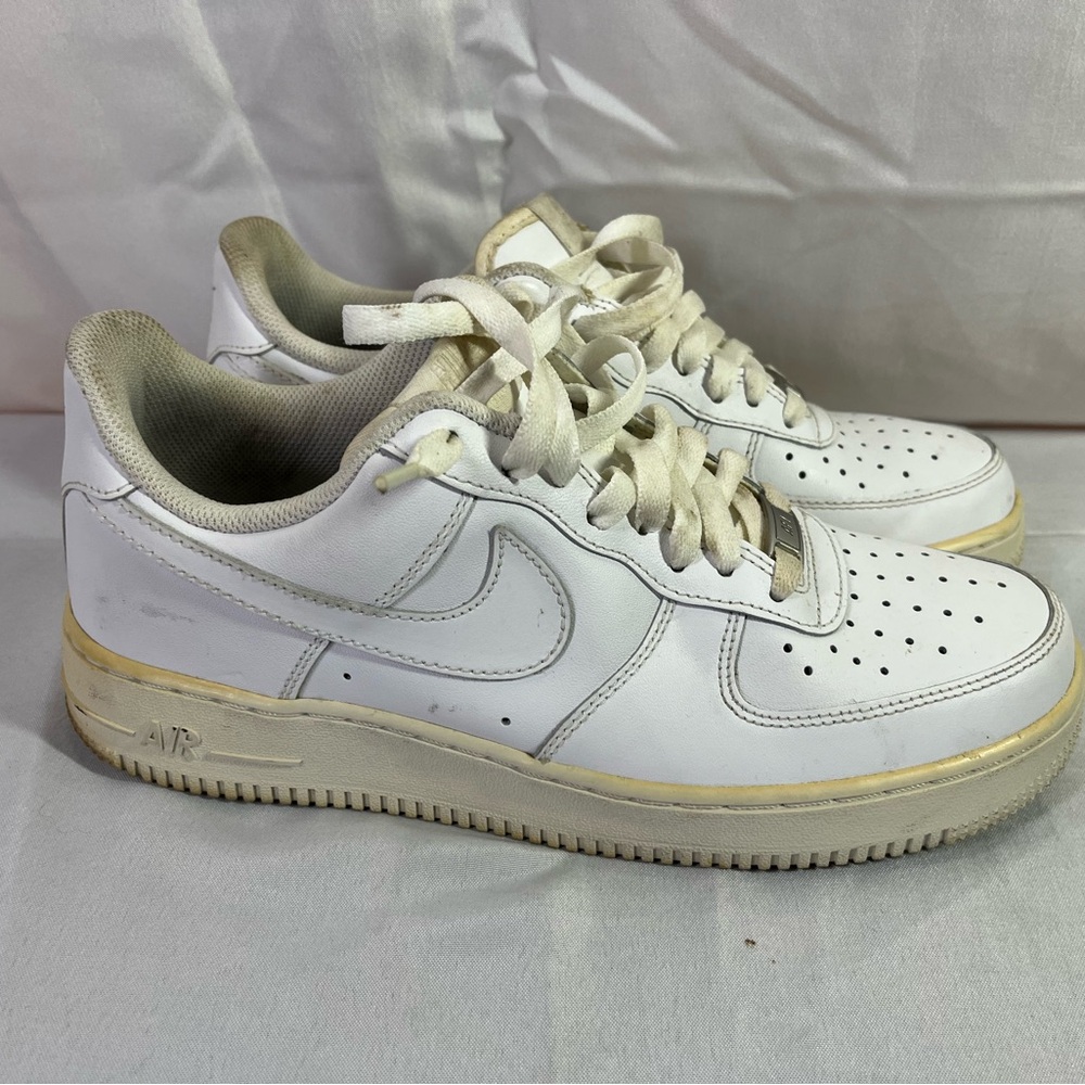 Size 8.5 - Nike Air Force 1 Low '07 White